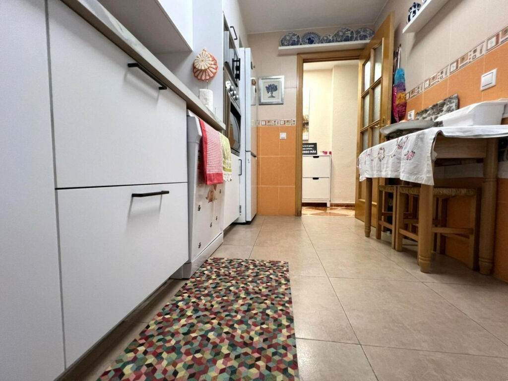 Middle Floor Apartment Torrevieja Alicante - image 8