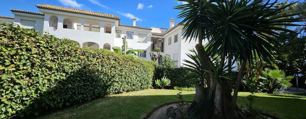 Middle Floor Apartment Estepona Málaga - image 8