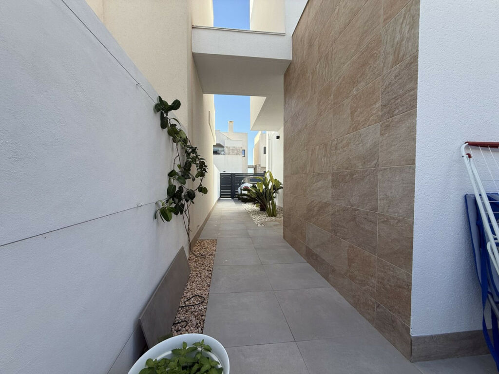 Detached Villa Los Montesinos Alicante - image 8