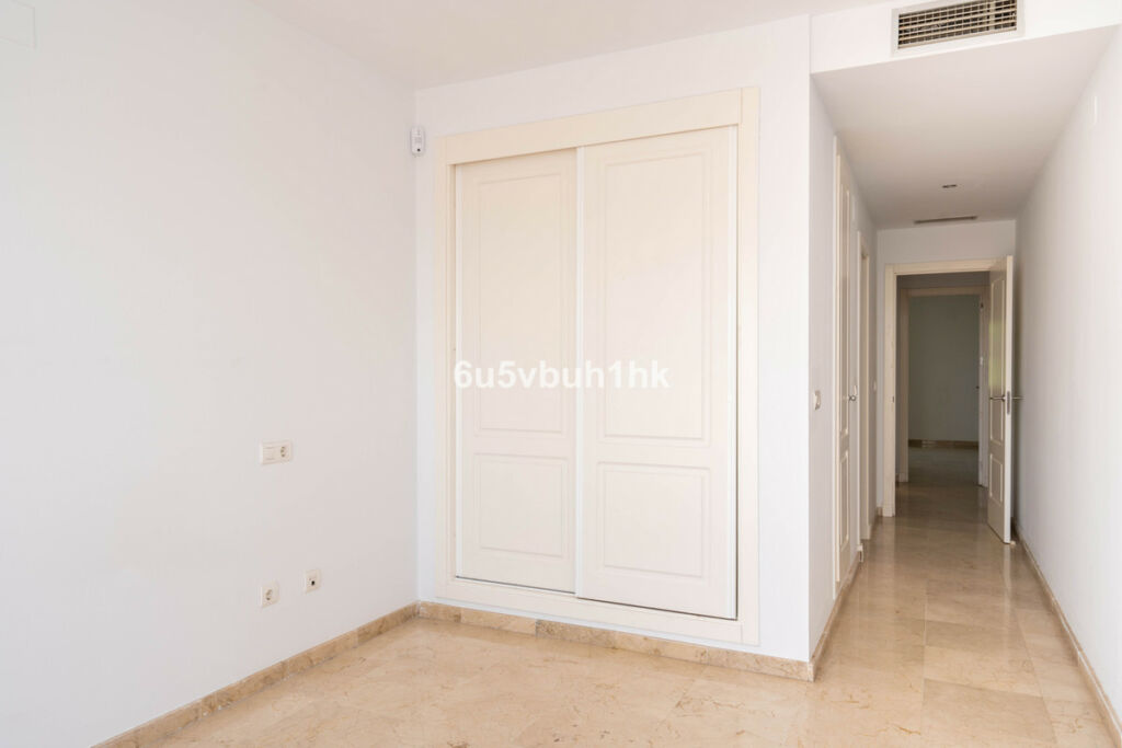 Middle Floor Apartment Istán Málaga - image 8