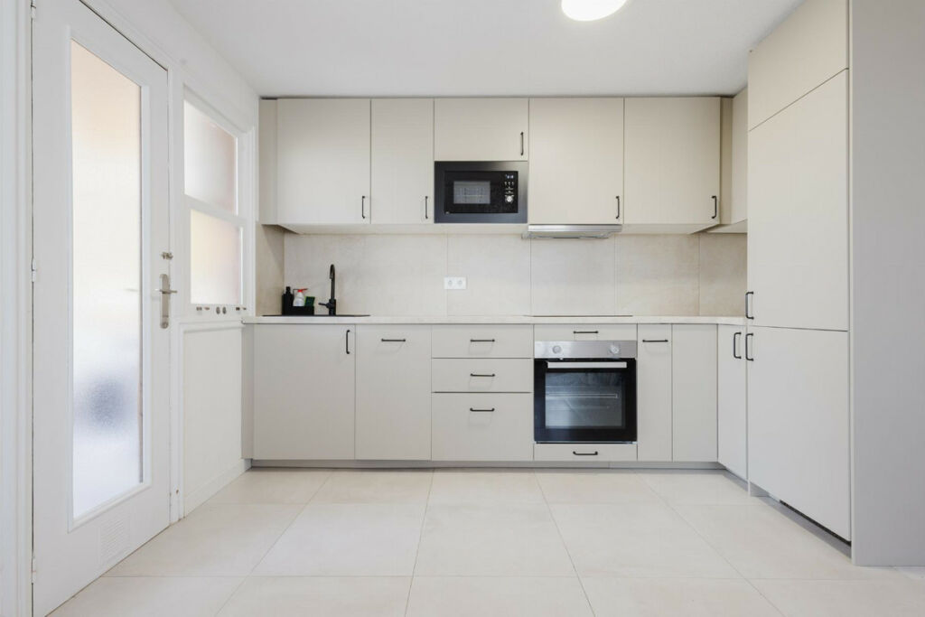 Middle Floor Apartment Torrevieja Alicante - image 8
