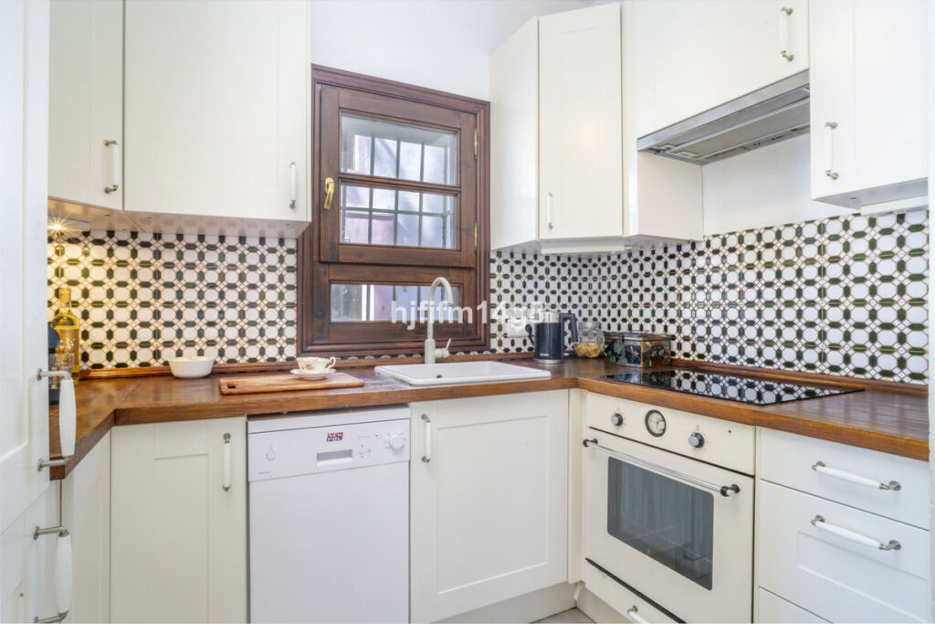 Townhouse La Heredia Málaga - image 8