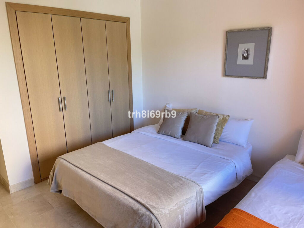 Middle Floor Apartment Bel Air Málaga - image 8
