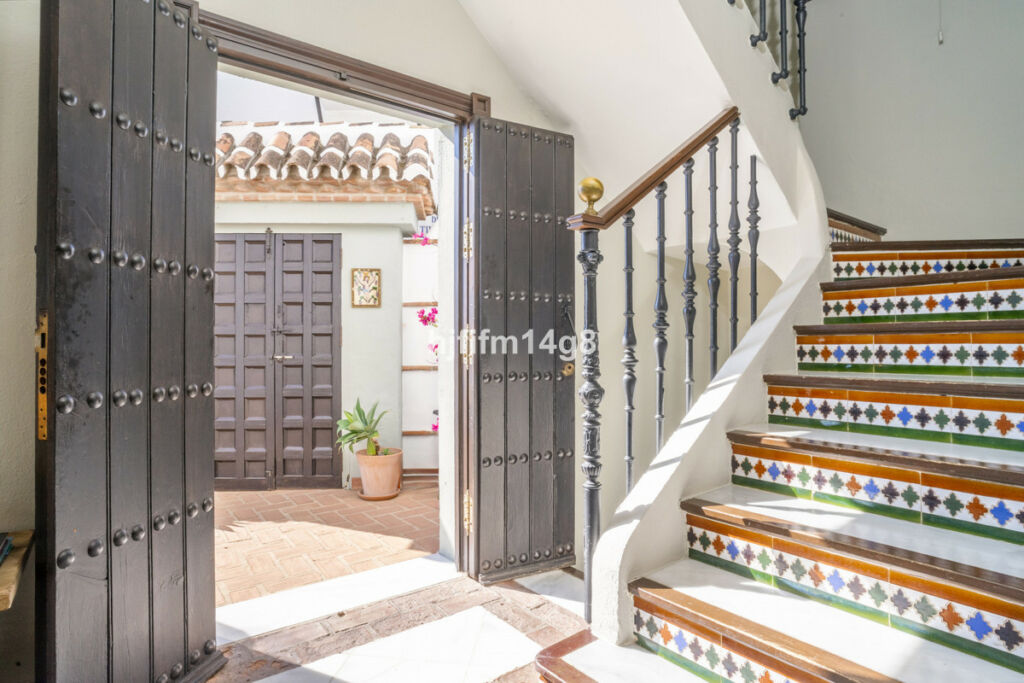 Townhouse La Heredia Málaga - image 9