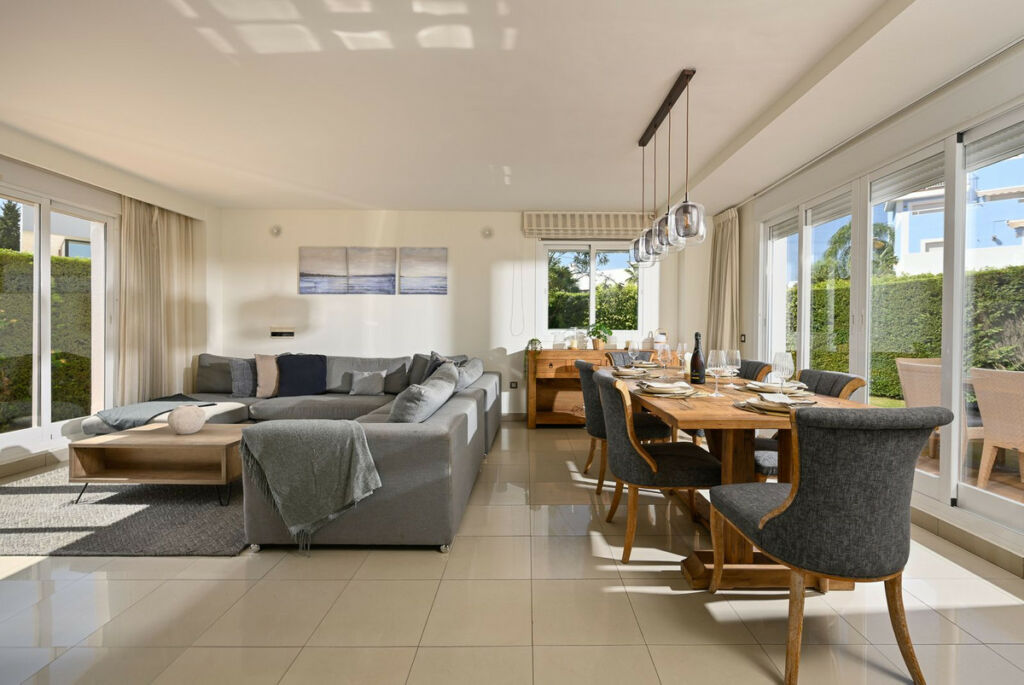 Townhouse Estepona Málaga - image 9