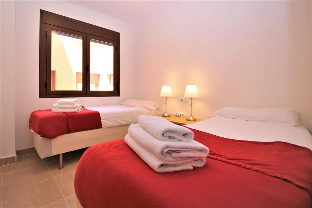 Middle Floor Apartment Estepona Málaga - image 9
