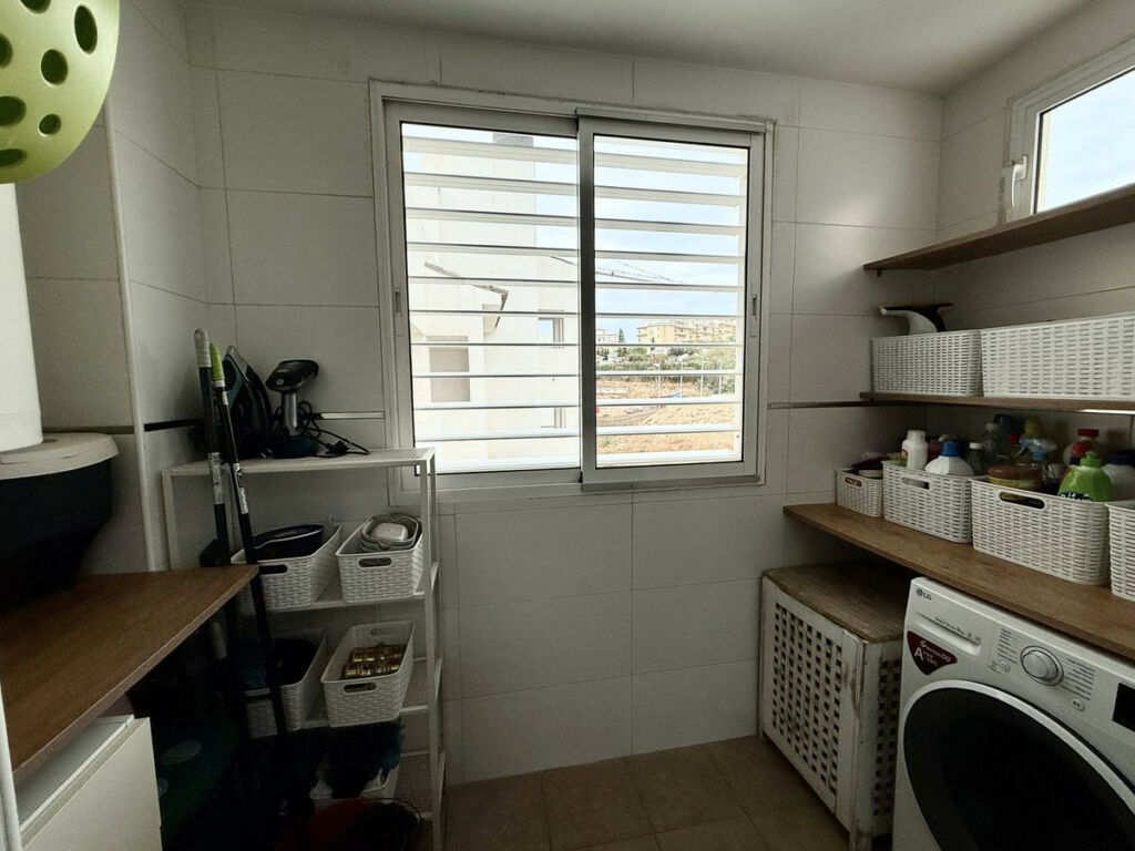 Middle Floor Apartment La Cala Málaga - image 9