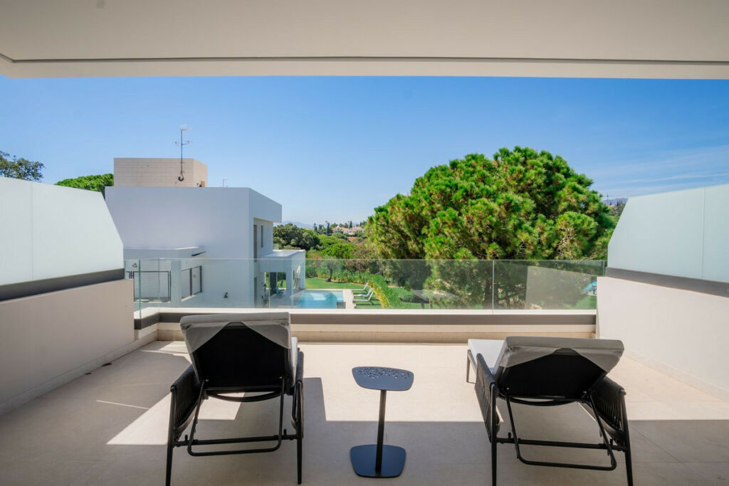 Semi-Detached House Elviria Málaga - image 9