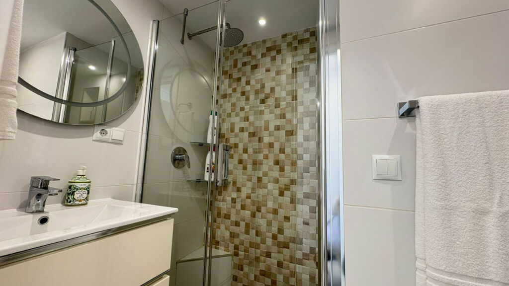 Middle Floor Apartment Marbella Málaga - image 9