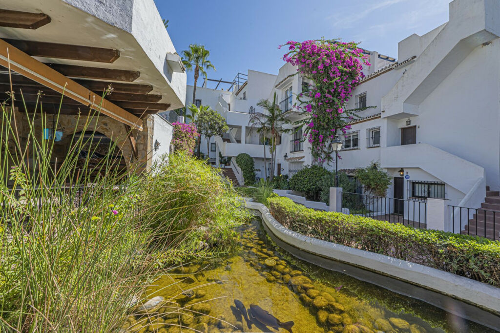 Townhouse Nueva Andalucía Málaga - image 9