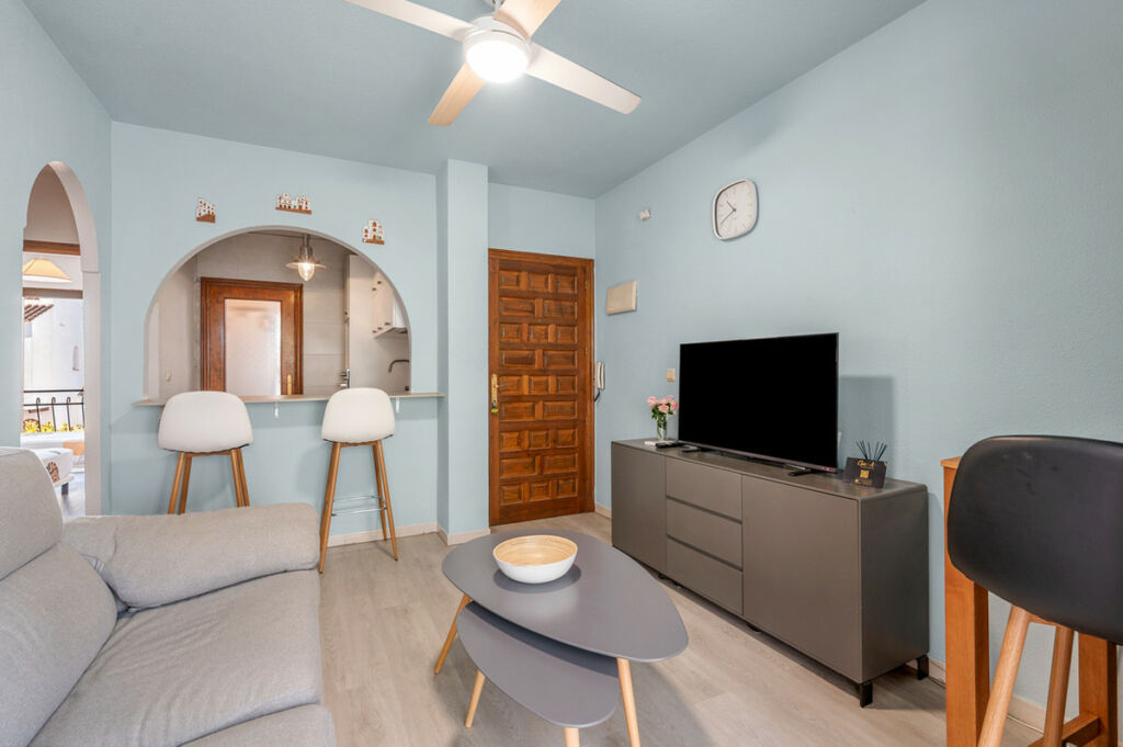 Middle Floor Apartment Torrevieja Alicante - image 9