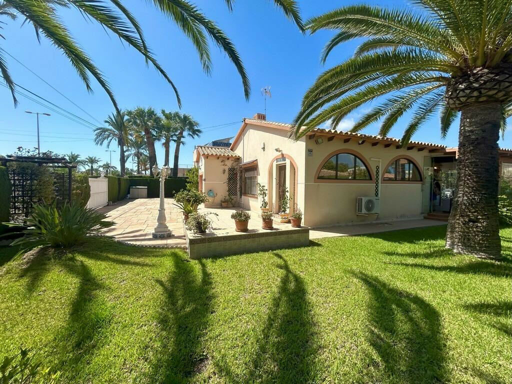 Detached Villa Cabo Roig Alicante - image 9