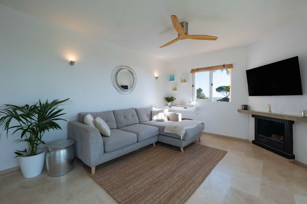 Middle Floor Apartment Torrenueva Málaga - image 9