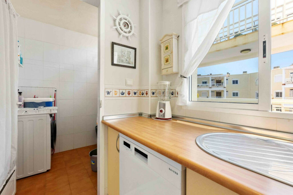 Middle Floor Apartment Campoamor Alicante - image 9