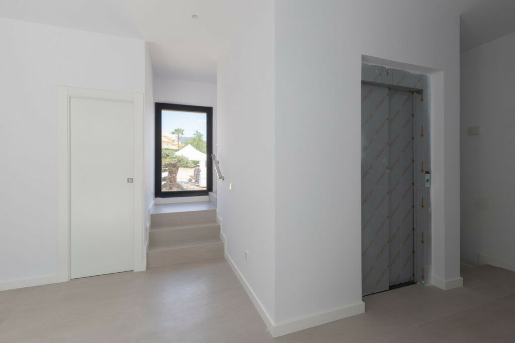Detached Villa Elviria Málaga - image 9