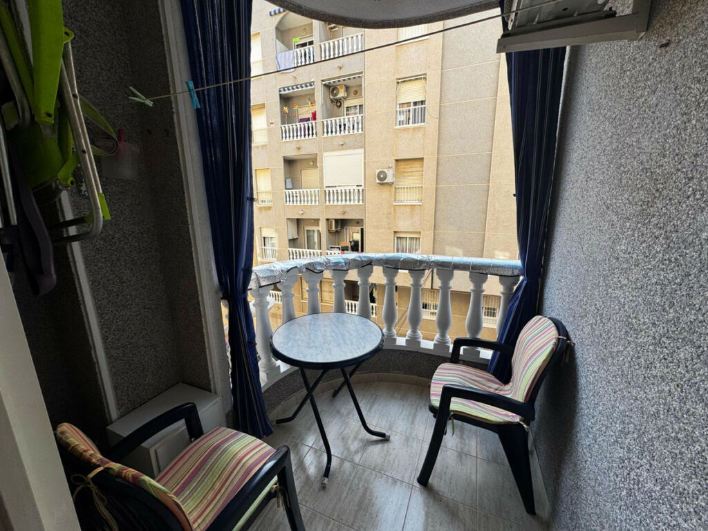 Middle Floor Apartment Torrevieja Alicante - image 9