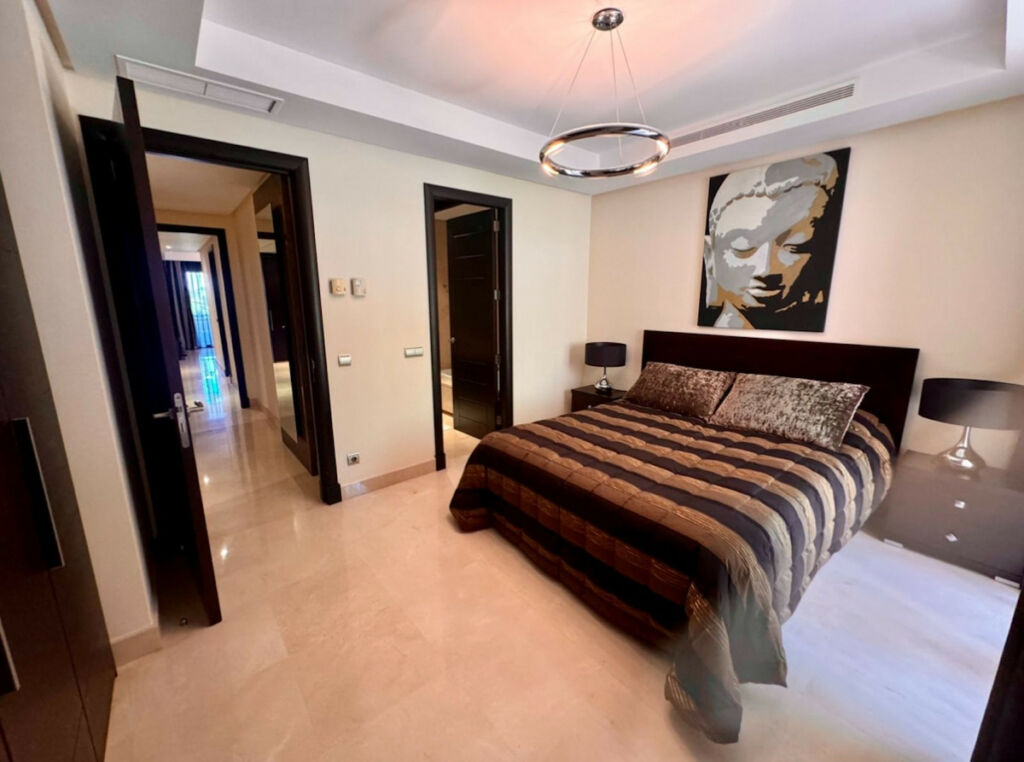 Ground Floor Apartment Puerto Banús Málaga - image 9