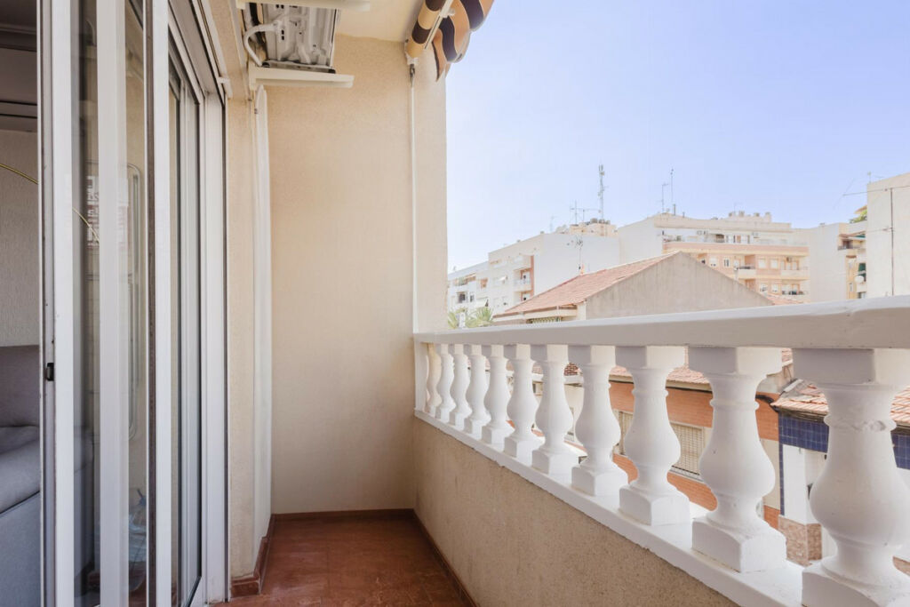 Middle Floor Apartment Torrevieja Alicante - image 9
