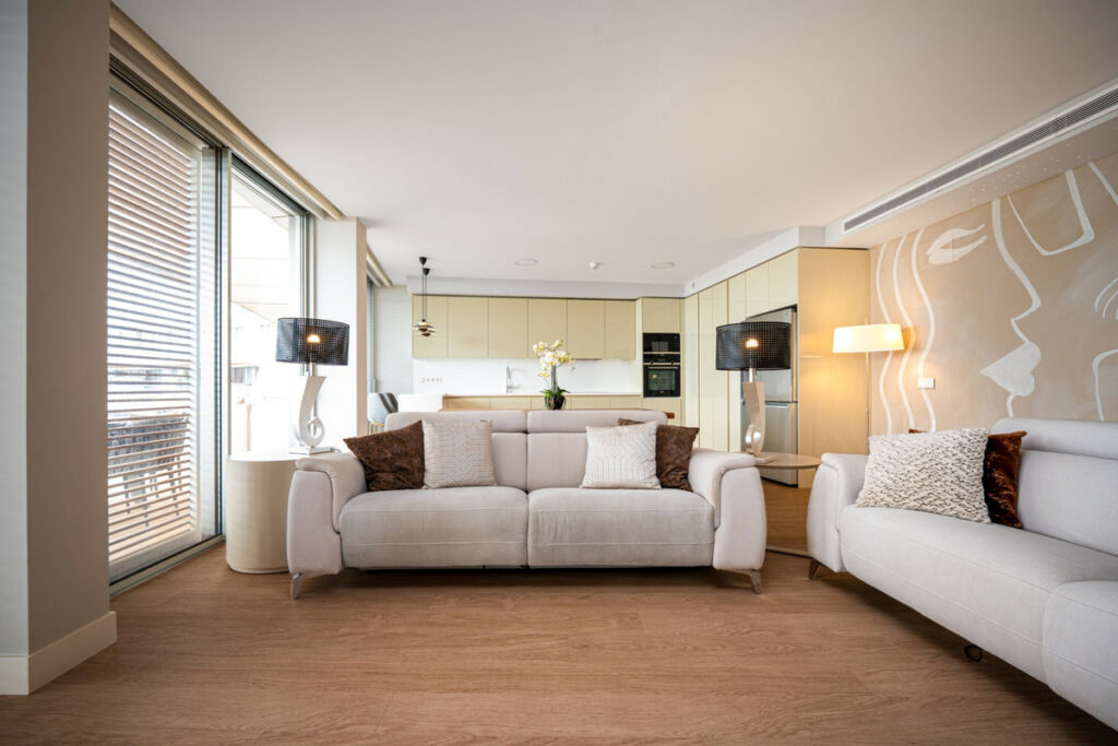 Middle Floor Apartment Estepona Málaga - image 9