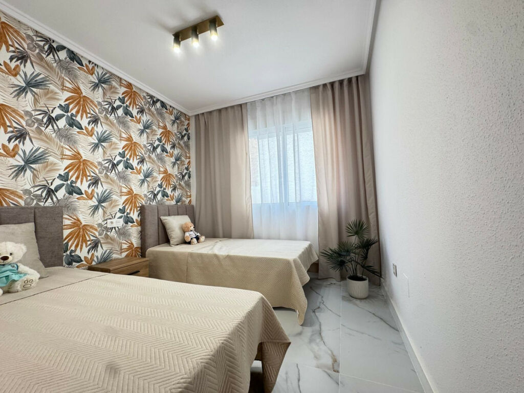 Middle Floor Apartment Torrevieja Alicante - image 9