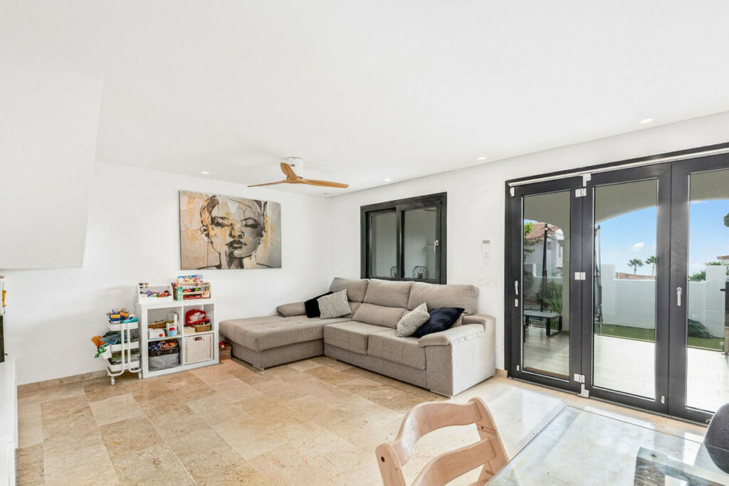 Townhouse Manilva Málaga - image 9