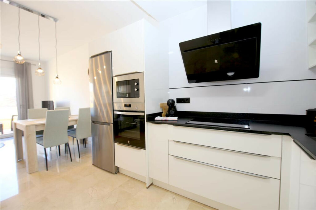 Middle Floor Apartment Estepona Málaga - image 9