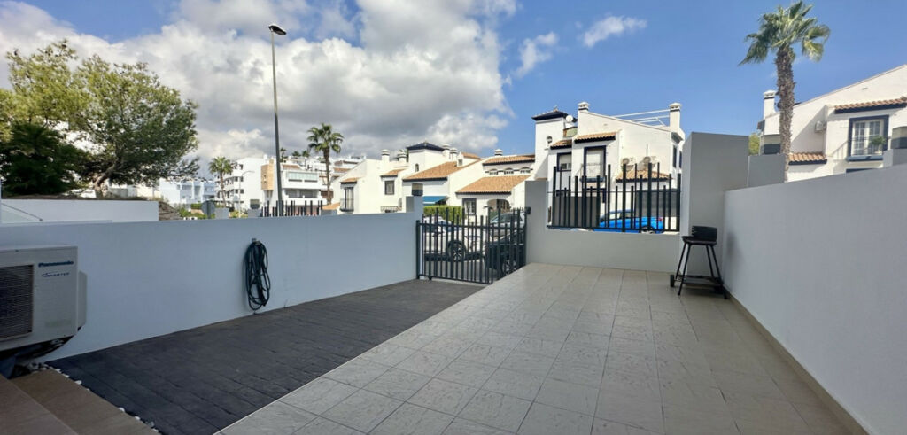 Ground Floor Apartment Villamartin Alicante - image 9