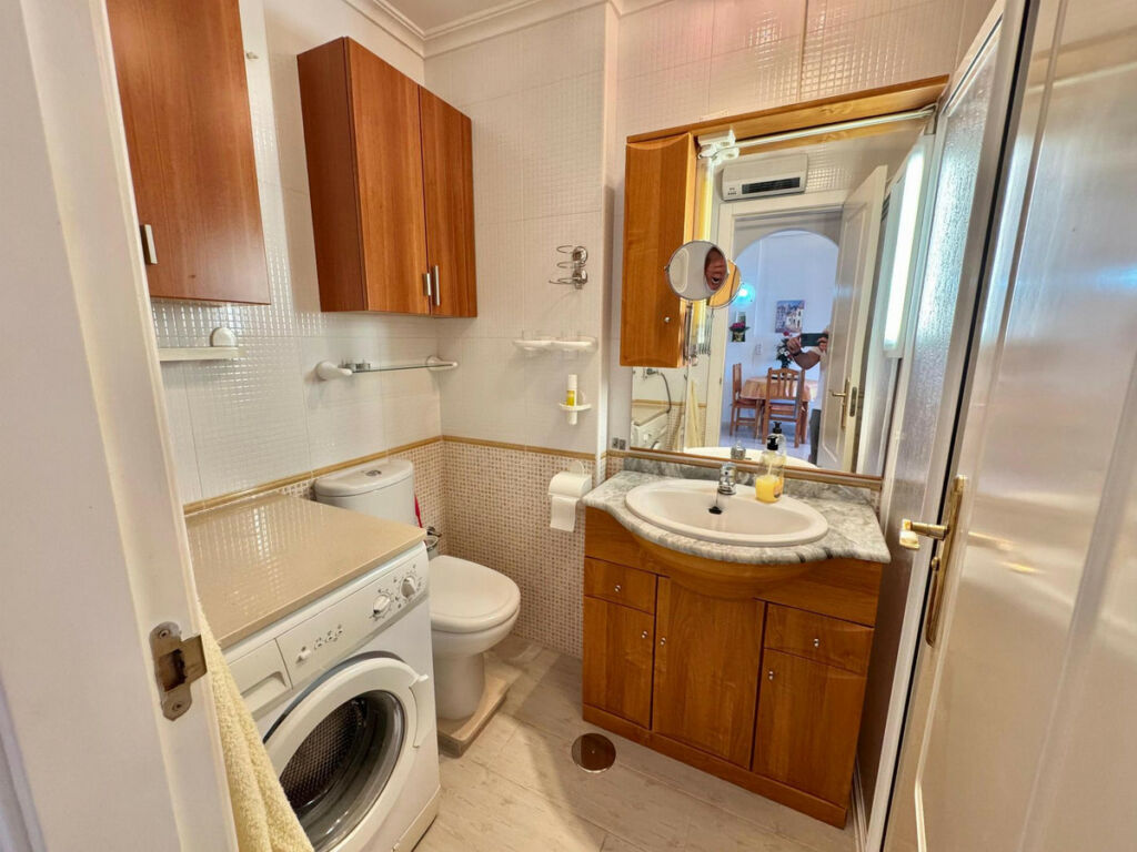 Middle Floor Apartment Almoradi Alicante - image 9