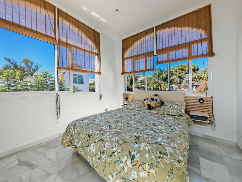 Penthouse Duplex Costabella Málaga - image 9