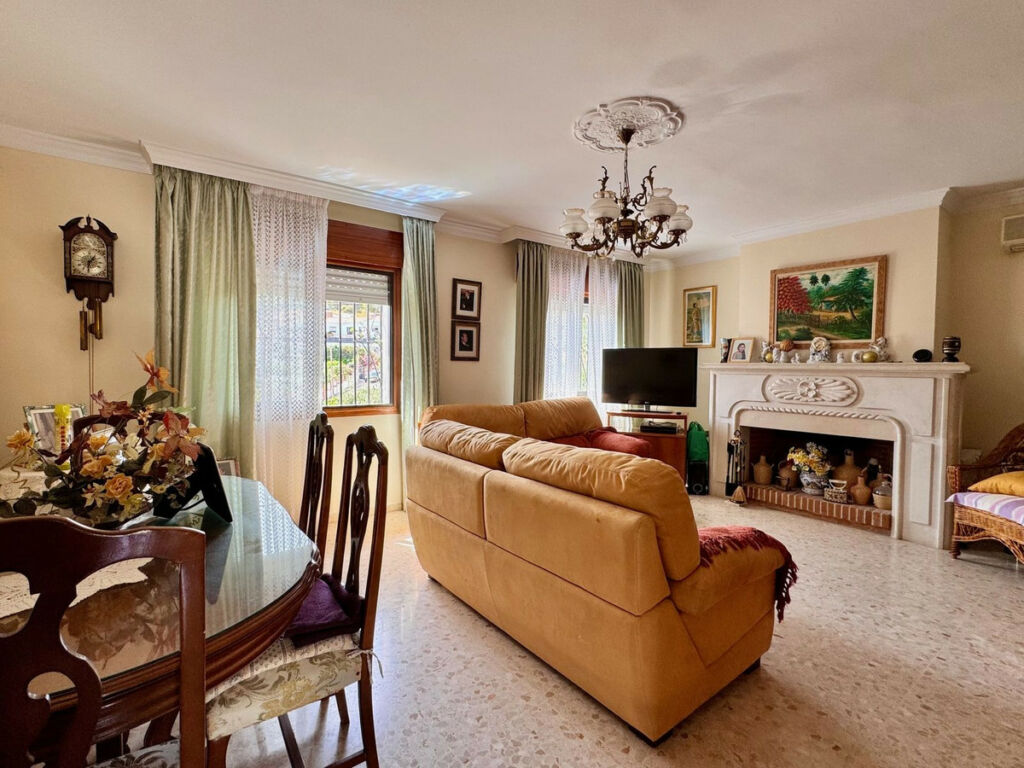 Detached Villa Alhaurín de la Torre Málaga - image 9