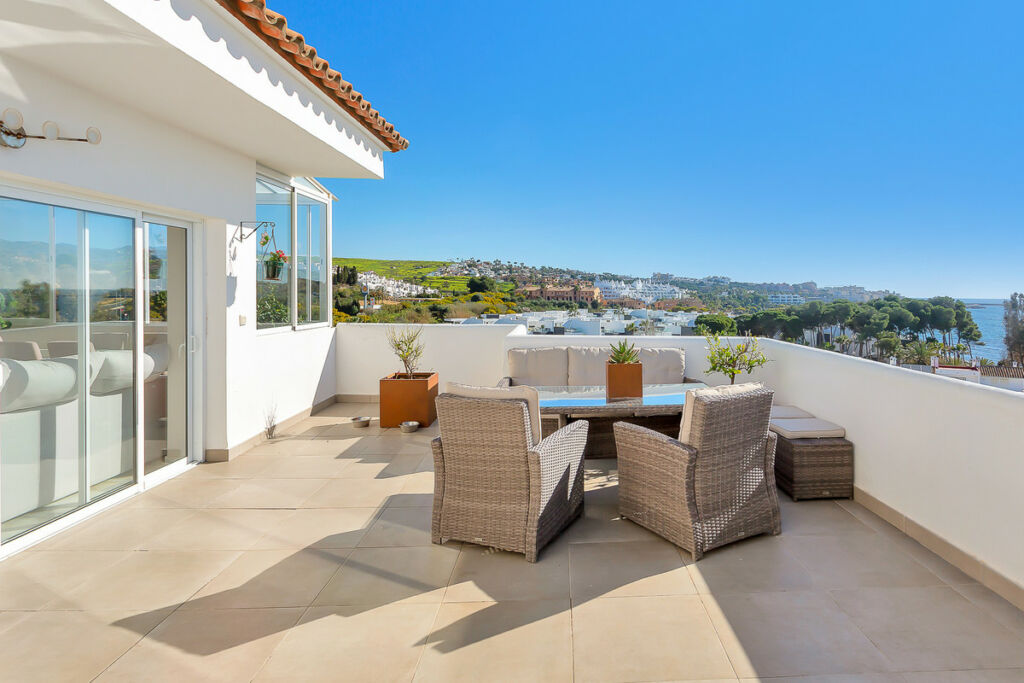 Middle Floor Apartment Estepona Málaga - image 9