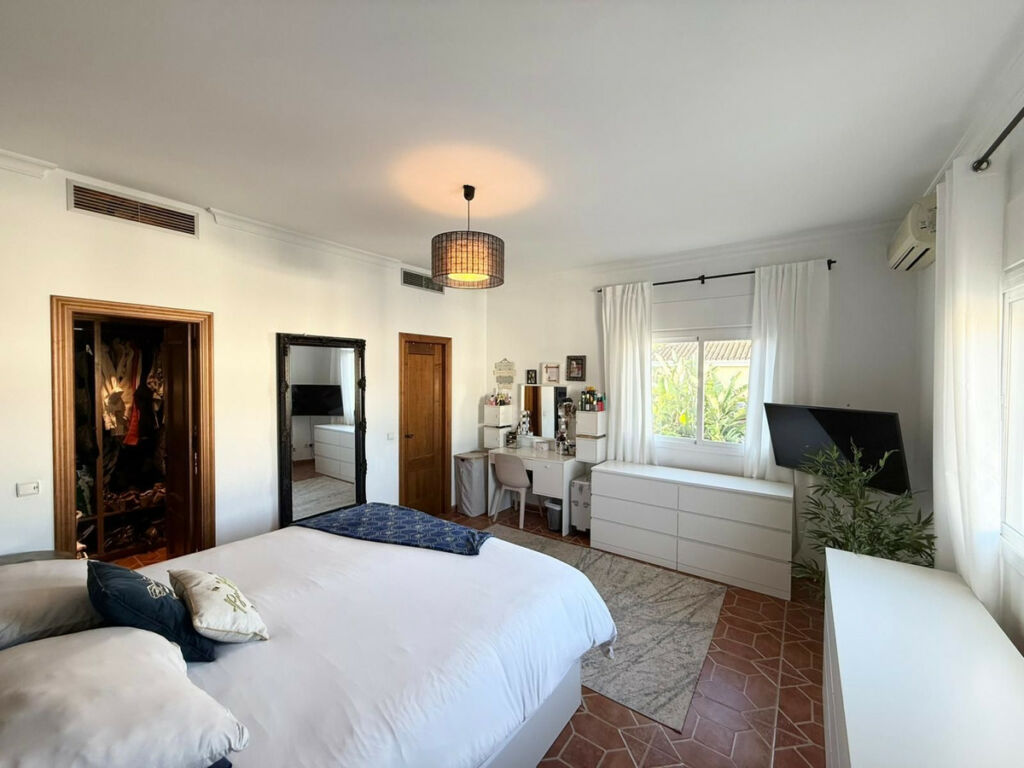 Detached Villa Casares Málaga - image 10