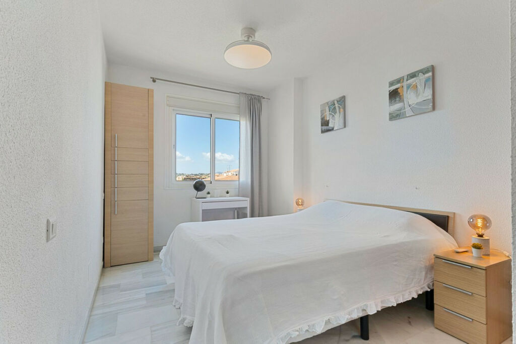Middle Floor Apartment Fuengirola Málaga - image 9