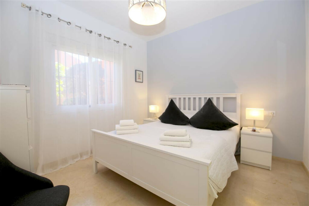 Ground Floor Apartment Estepona Málaga - image 9