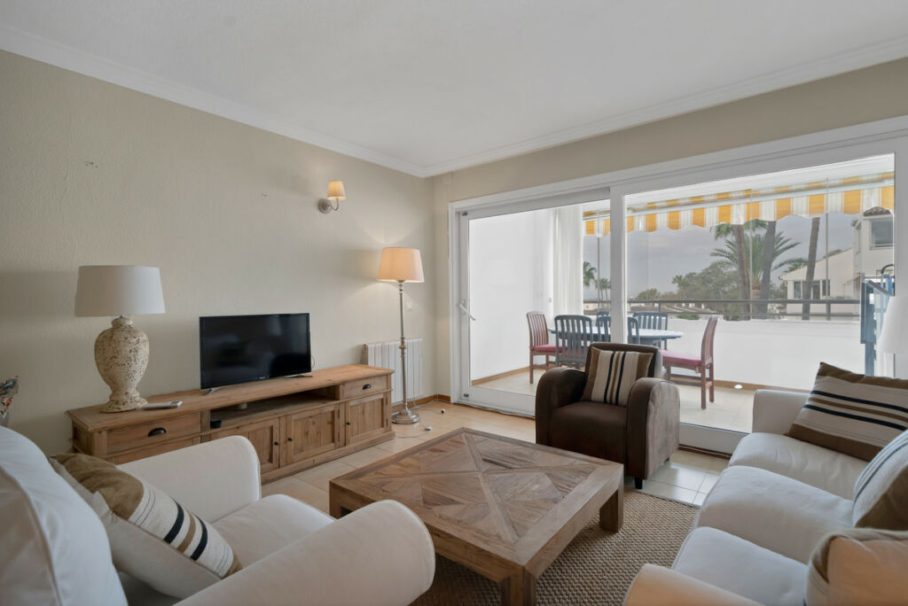 Middle Floor Apartment Estepona Málaga - image 9