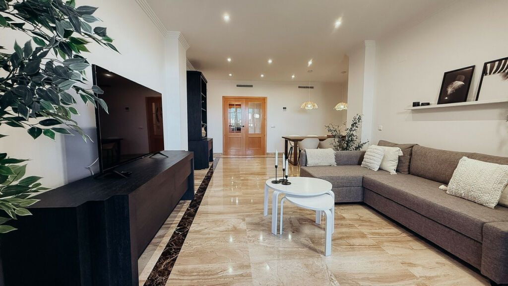 Middle Floor Apartment Estepona Málaga - image 9