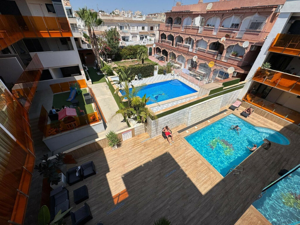 Middle Floor Apartment Torrevieja Alicante - image 9
