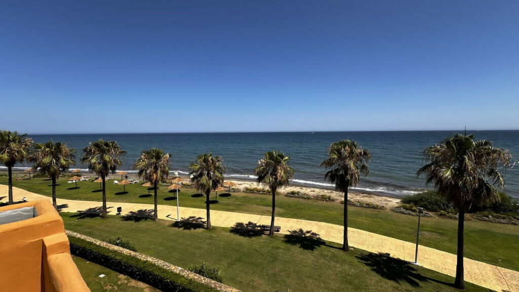 Middle Floor Apartment New Golden Mile Málaga - image 9