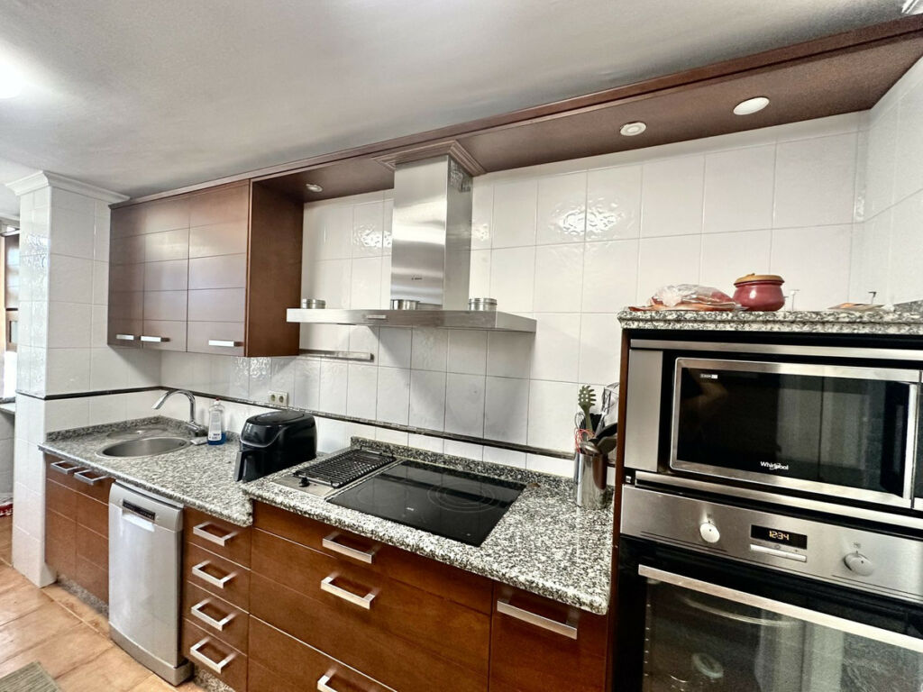 Middle Floor Apartment Fuengirola Málaga - image 9