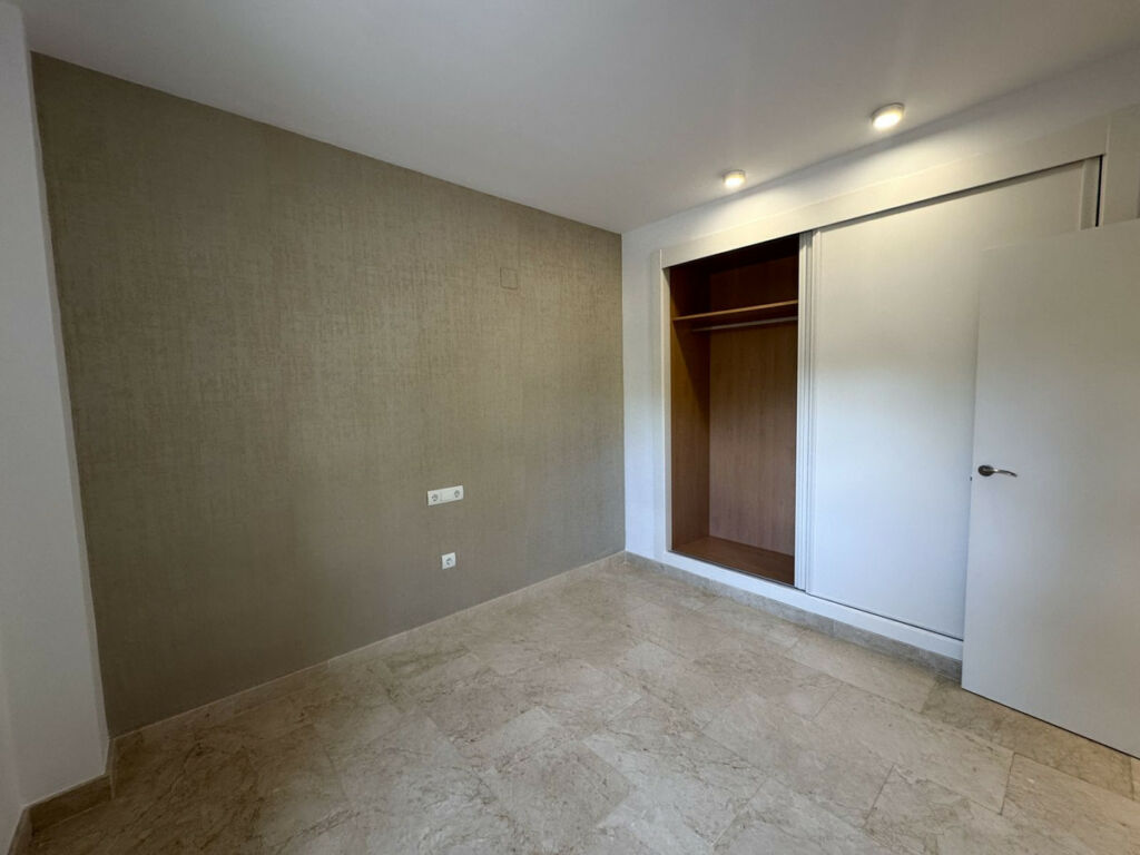 Ground Floor Apartment Atalaya Málaga - image 9