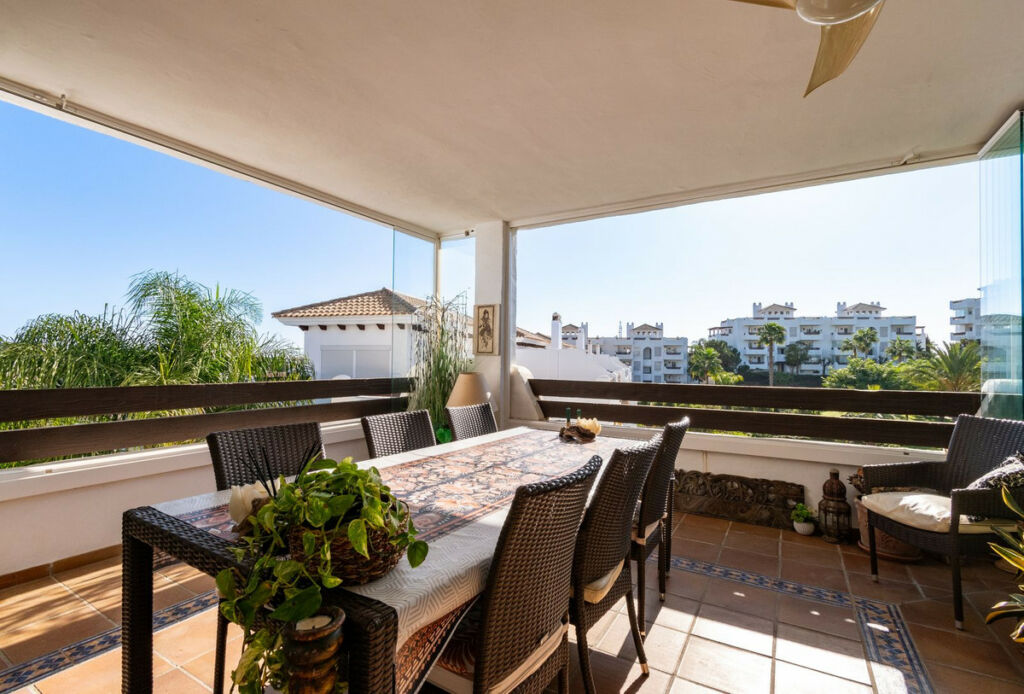 Middle Floor Apartment Estepona Málaga - image 9