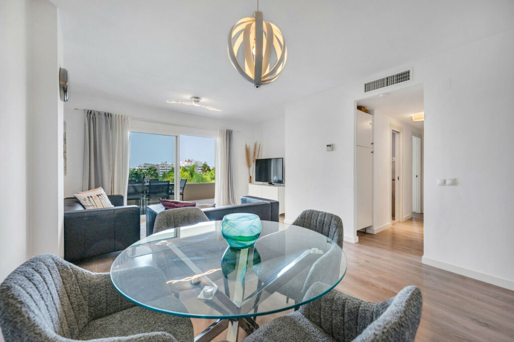 Middle Floor Apartment Nueva Andalucía Málaga - image 9