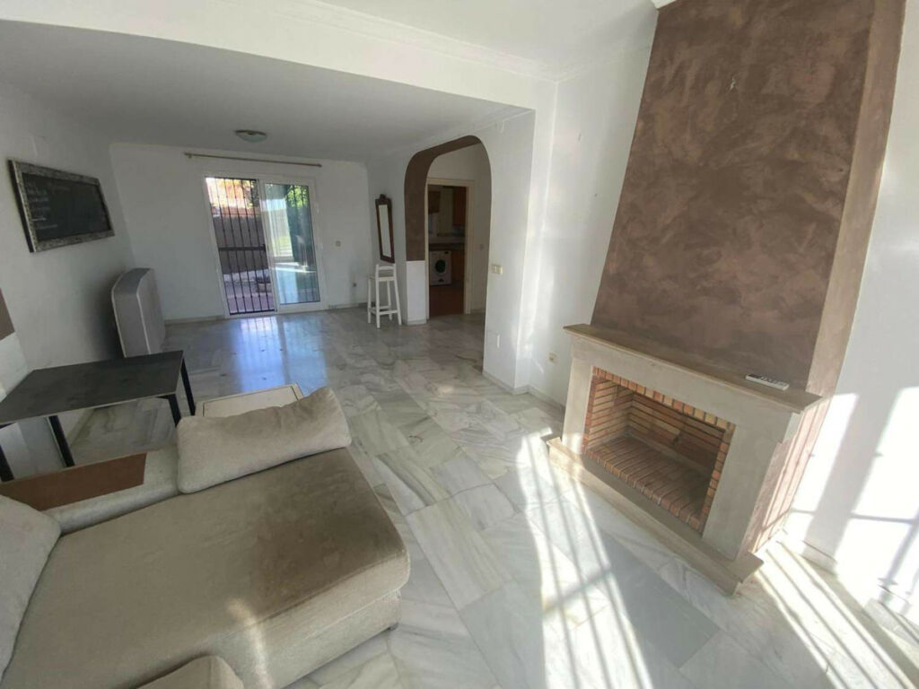 Townhouse Fuengirola Málaga - image 9