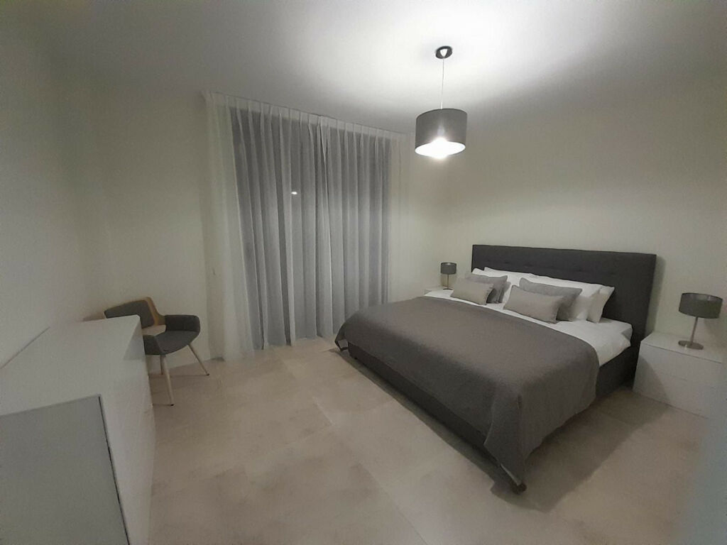 Middle Floor Apartment New Golden Mile Málaga - image 9
