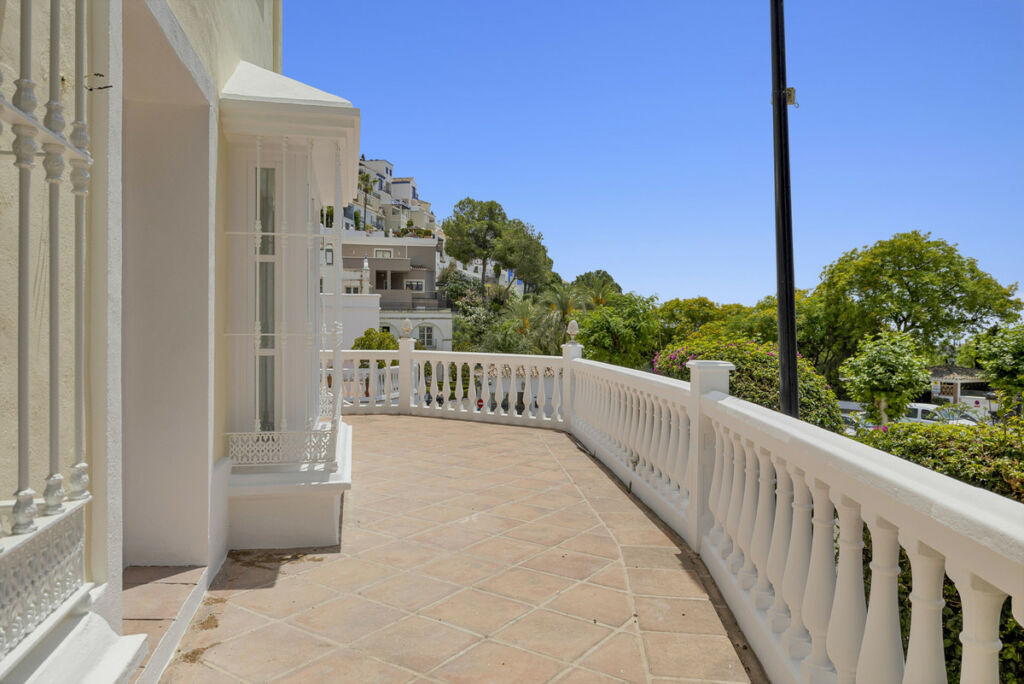 Townhouse Benahavís Málaga - image 9