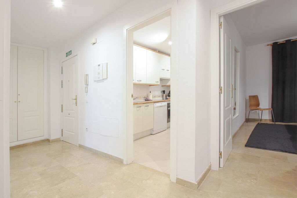 Middle Floor Apartment Calahonda Málaga - image 9
