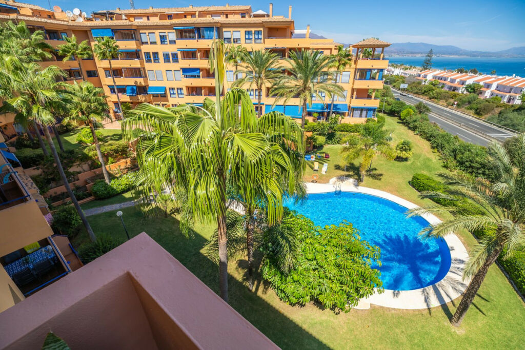 Penthouse La Duquesa Málaga - image 9