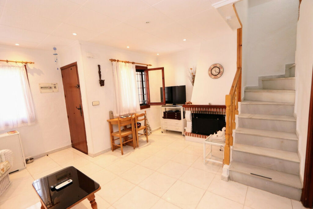 Townhouse Mil Palmeras Alicante - image 9