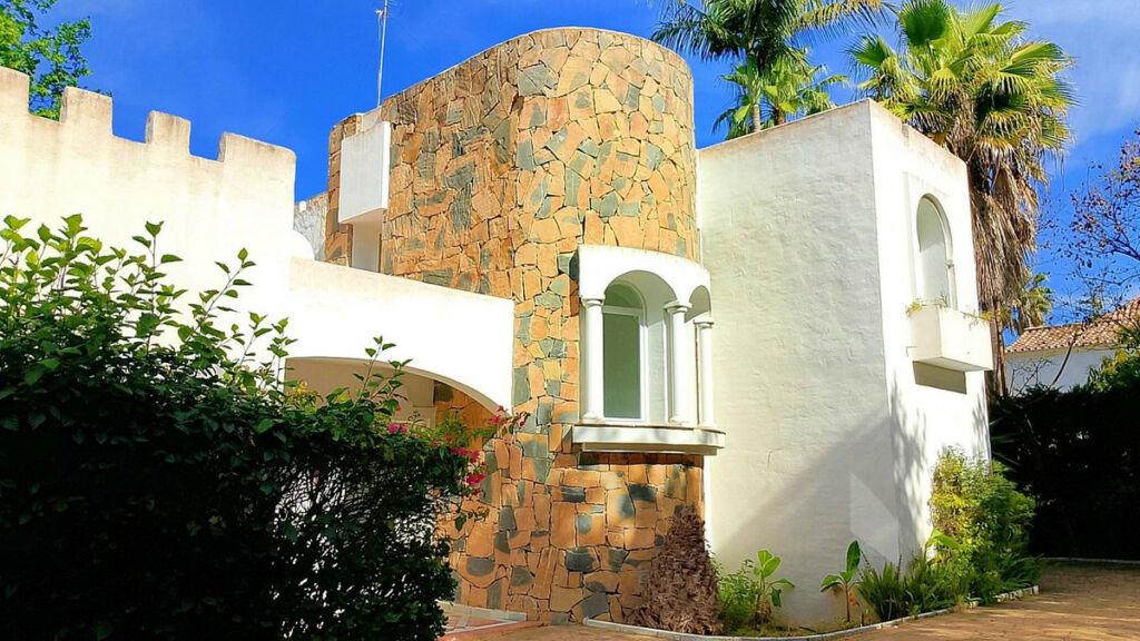 Detached Villa El Paraiso Málaga - image 9