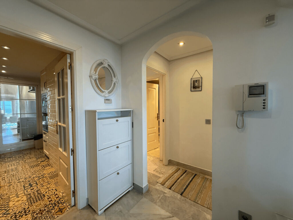 Middle Floor Apartment Nueva Andalucía Málaga - image 9